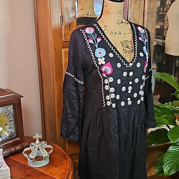 Ananda's Collection Black Embroidered bodice dress size Medium - Picture 5 of 12